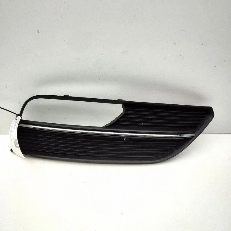 Atrapa przednia (grill) 8V3807682A