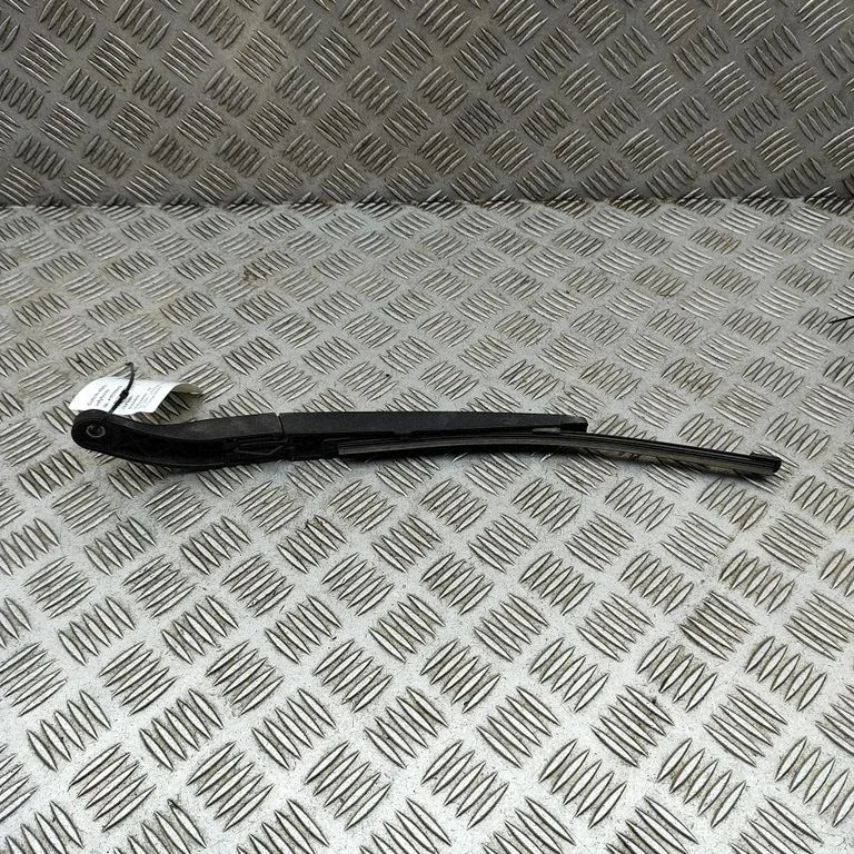 Aizmugurējā stikla tīrītājs 98820EV000