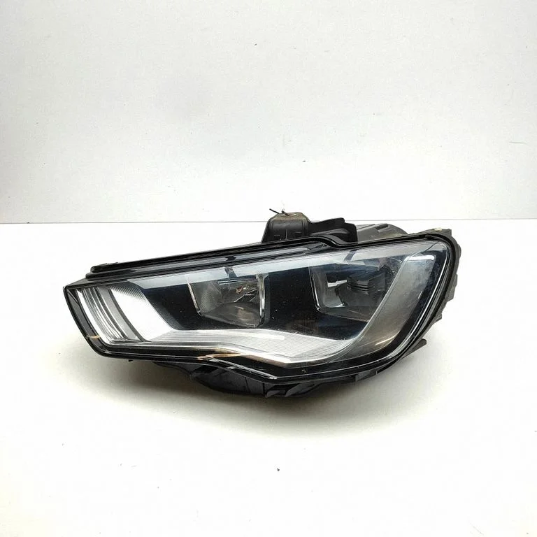 Reflektor 8V0941003A