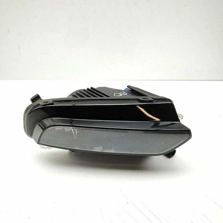 Halogen przedni 8V0941700C
