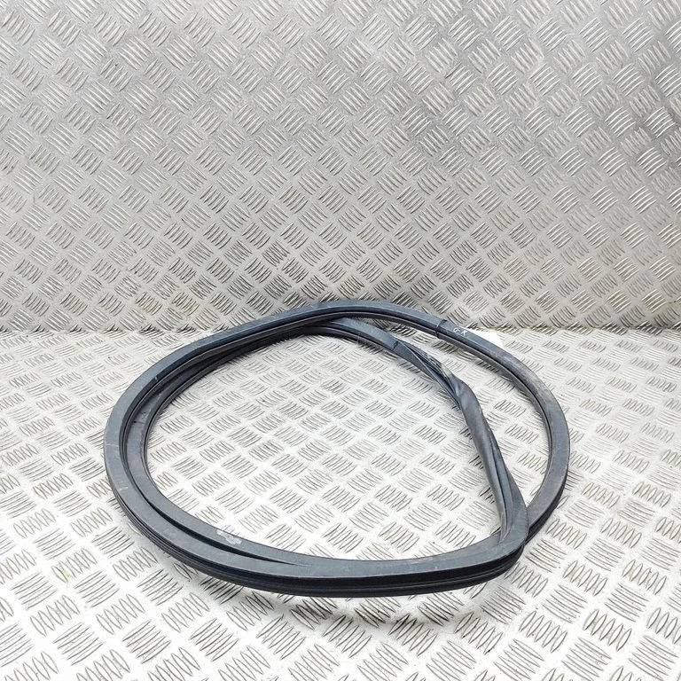 Aizmugurējo durvju blīvgumija 68103093AB