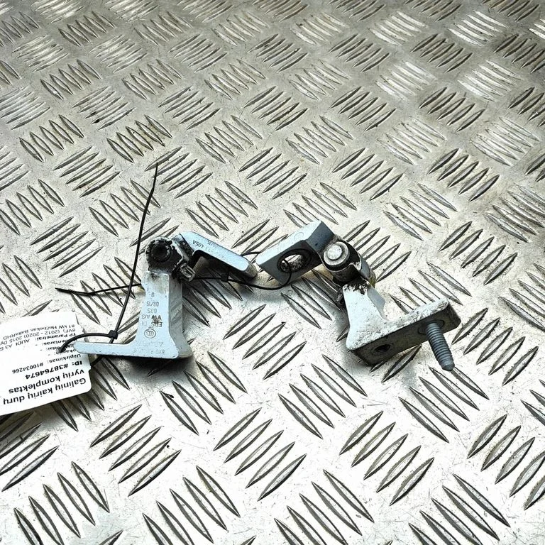 Komplet zawiasów drzwi tylnych 8X0831403E