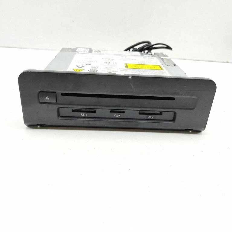 Radio/CD/DVD atskaņotājs/navigācija 8W5035035D