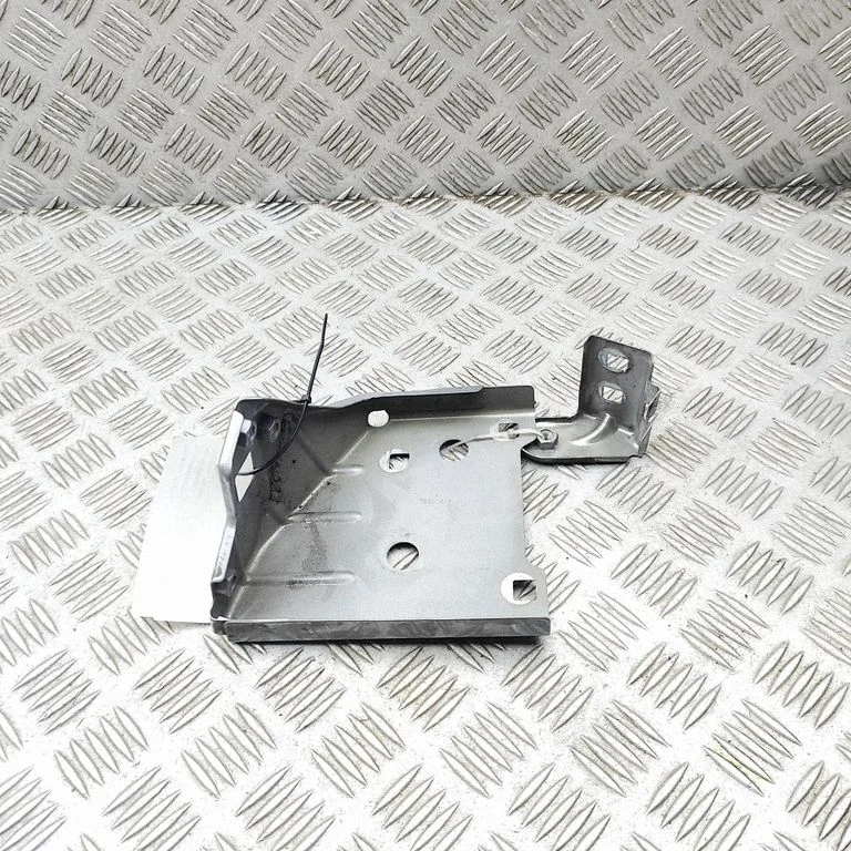 Spārna kronšteins 68210064AB