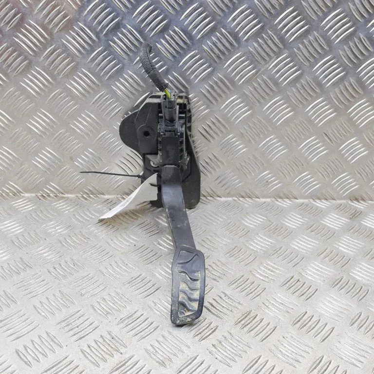 Pedał gazu KK319D836AB