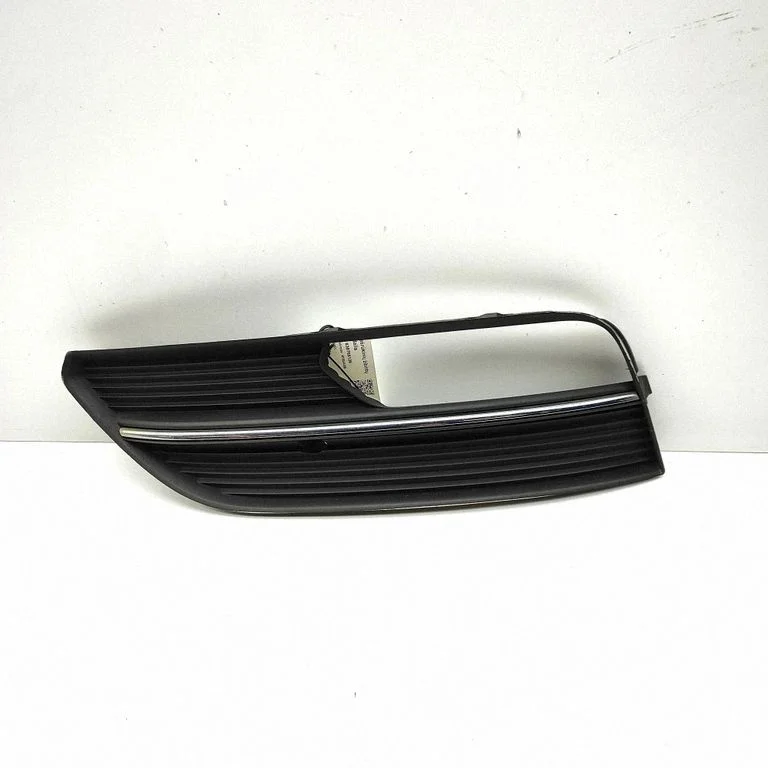 Atrapa przednia (grill) 8V3807681A