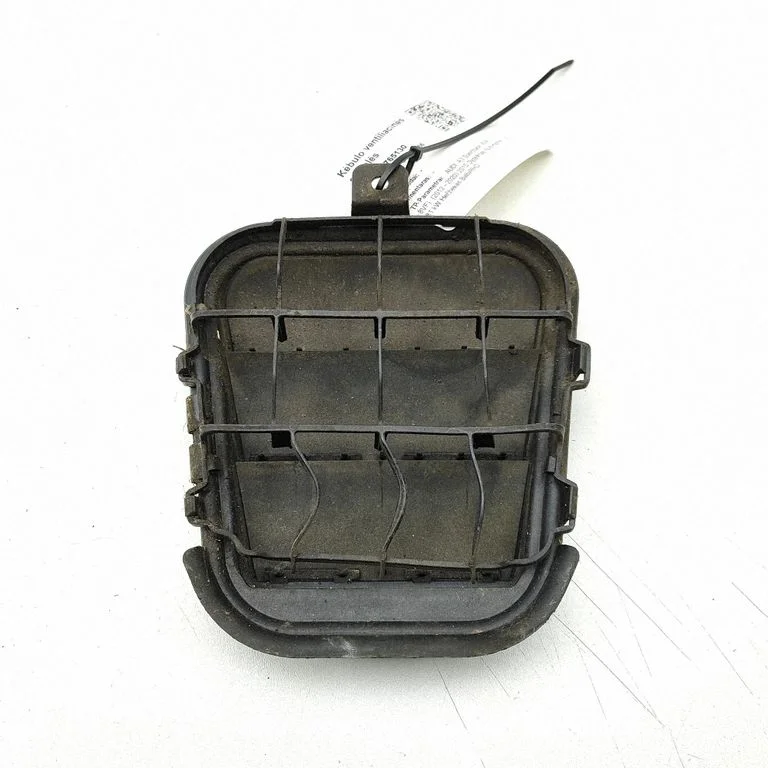 Kratka wentylacyjna (odpowietrzenie nadwozia) 4G9819181B