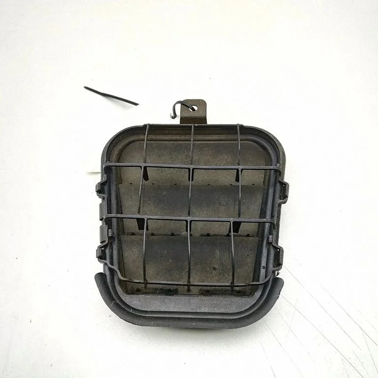 Kratka wentylacyjna (odpowietrzenie nadwozia) 4G9819181B