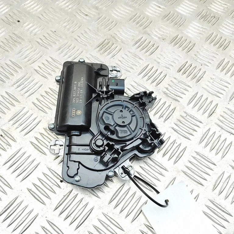 Aizmugurējā vāka piesaistes motors 3V5827887B