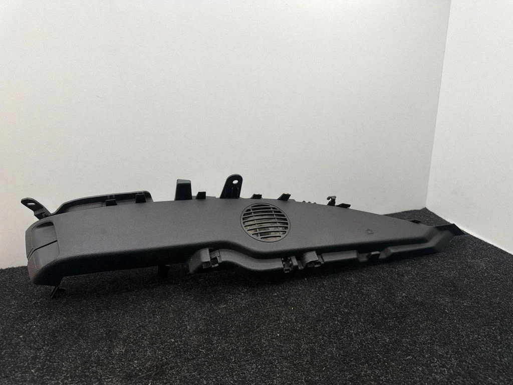 Kita bagažinės apdailos detalė