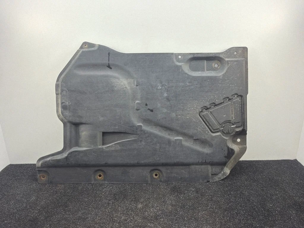 Center/middle under tray cover 7130885
