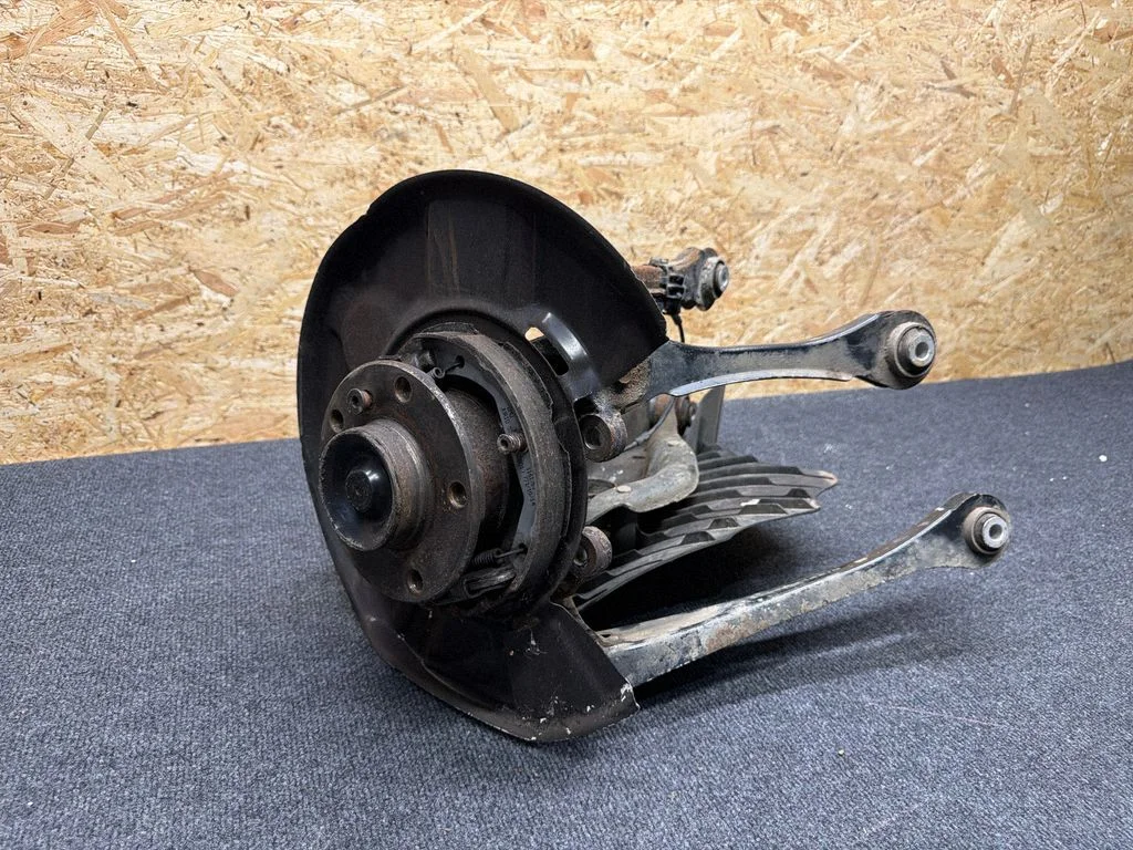Rear wheel hub spindle/knuckle 6792527