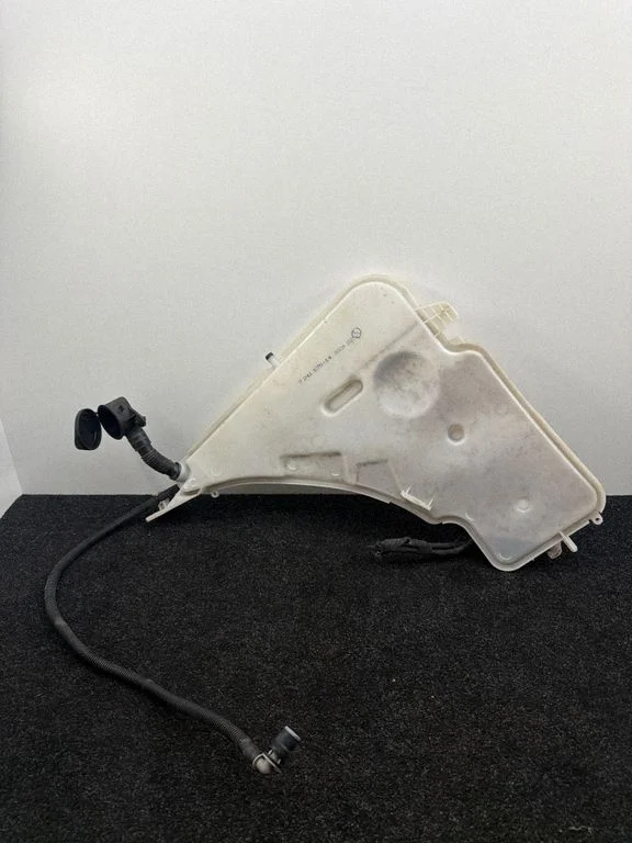 Windshield washer fluid reservoir/tank 7241675