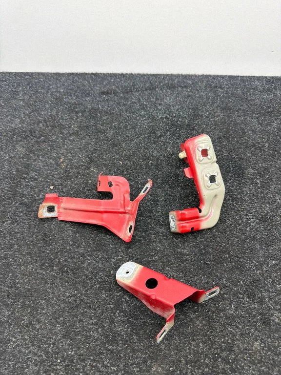 Fender mounting bracket 7255821