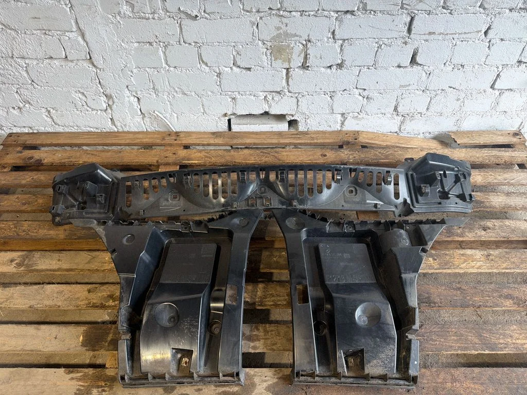 Rear bumper mounting bracket 8050386