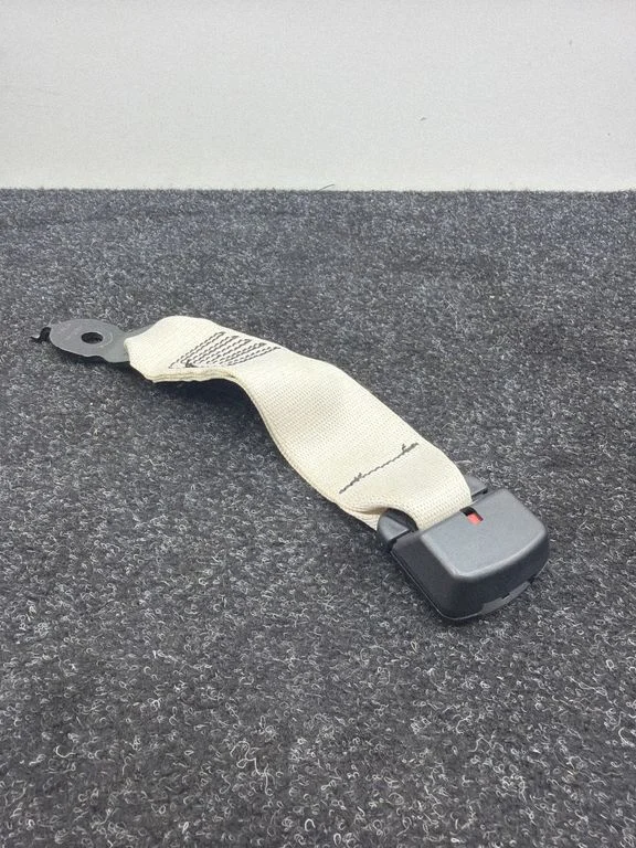Middle seatbelt buckle (rear) – BMW 6 Series F06 Gran coupe (2012-2018)