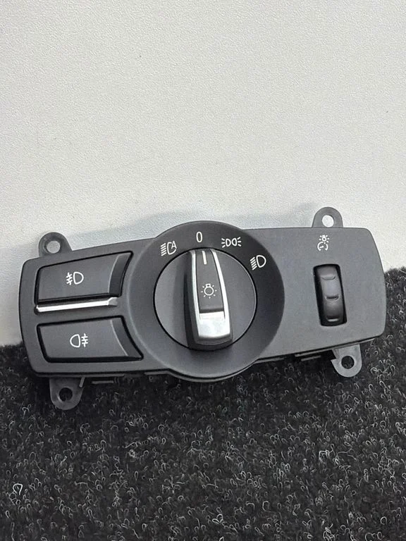 Light switch 9192744