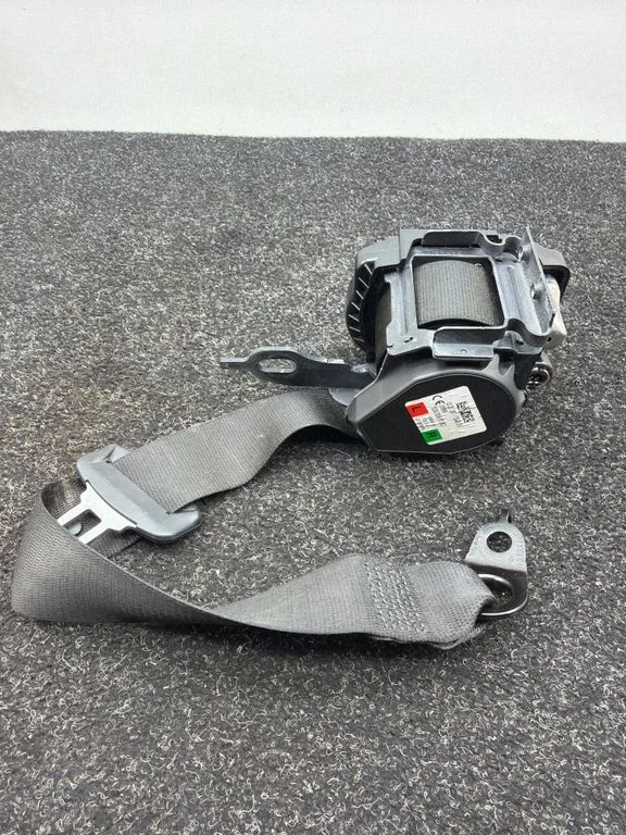 Rear seatbelt 7429999
