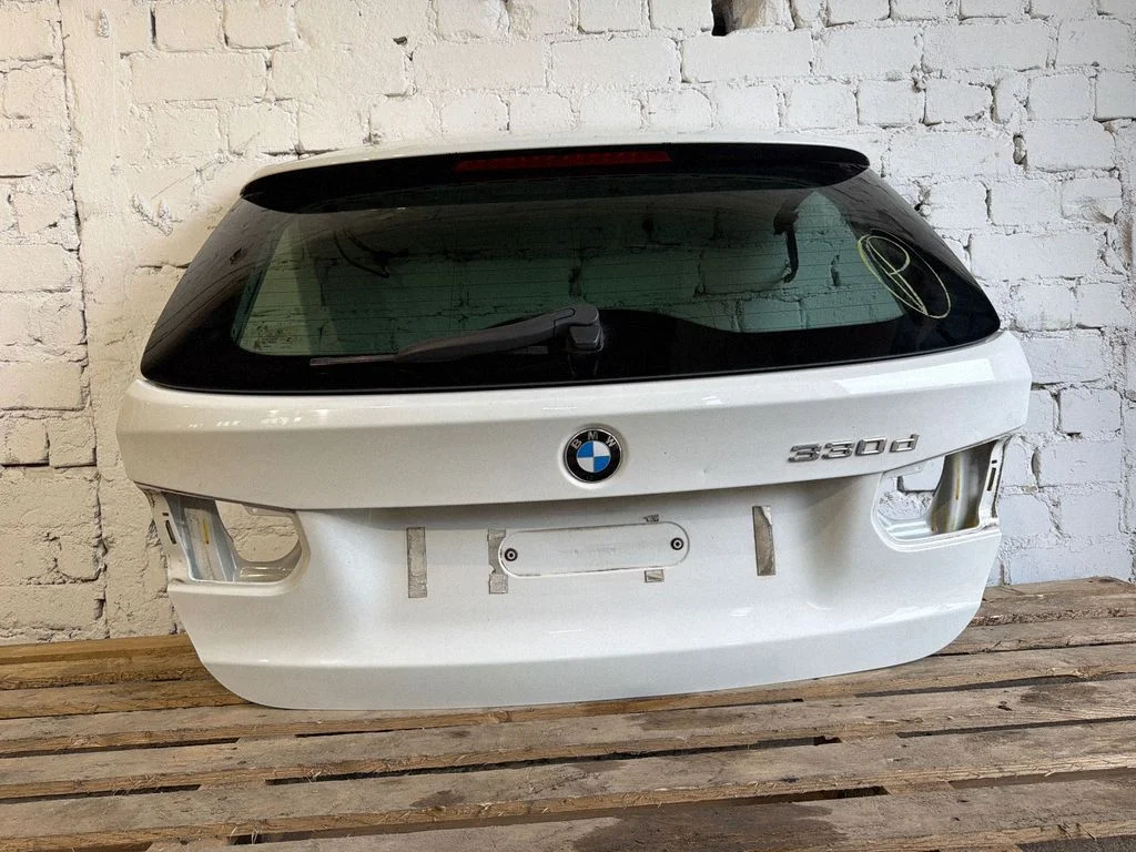 Tailgate/trunk/boot lid – rear