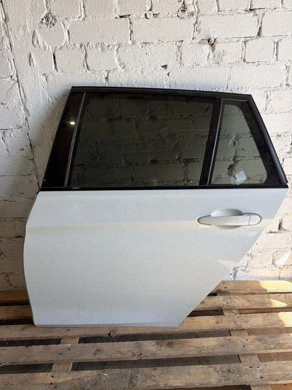 Rear door – rear left