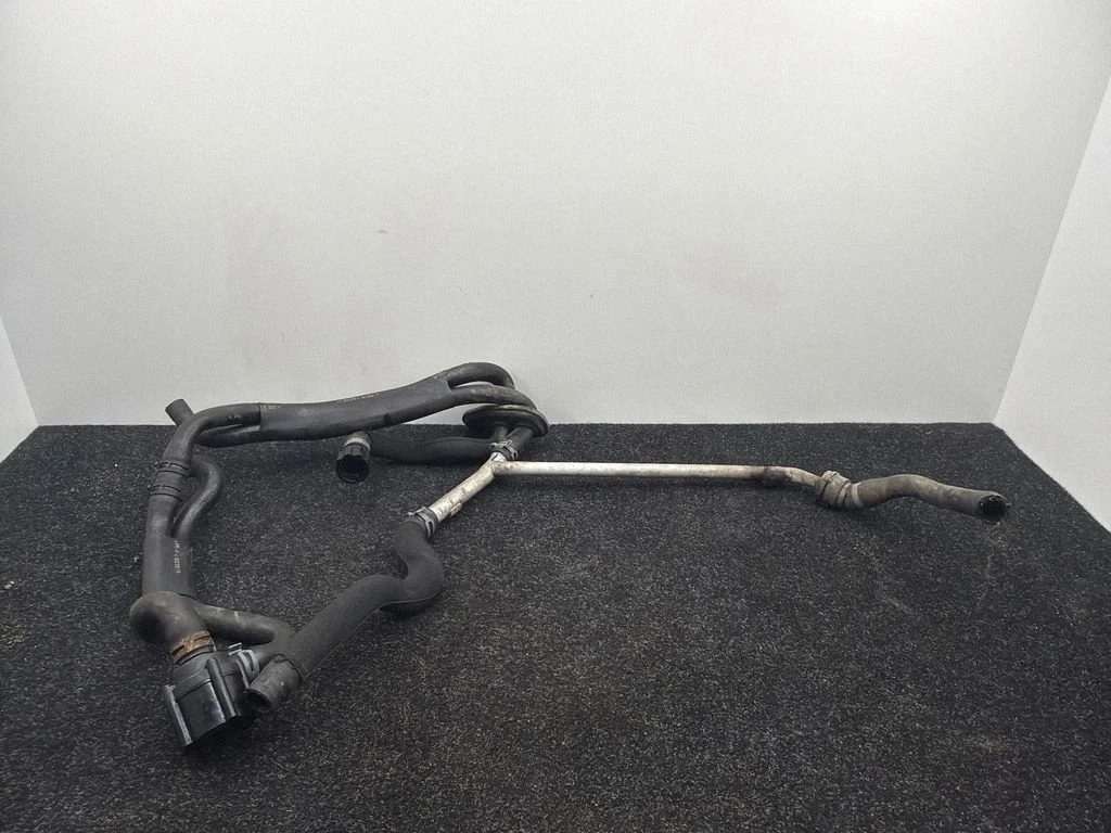 Mootori jahutusvedeliku toru / voolik 4G0819377