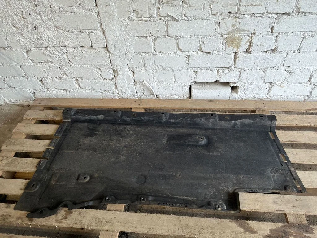 Külgmine põhjakaitse 4G0825207