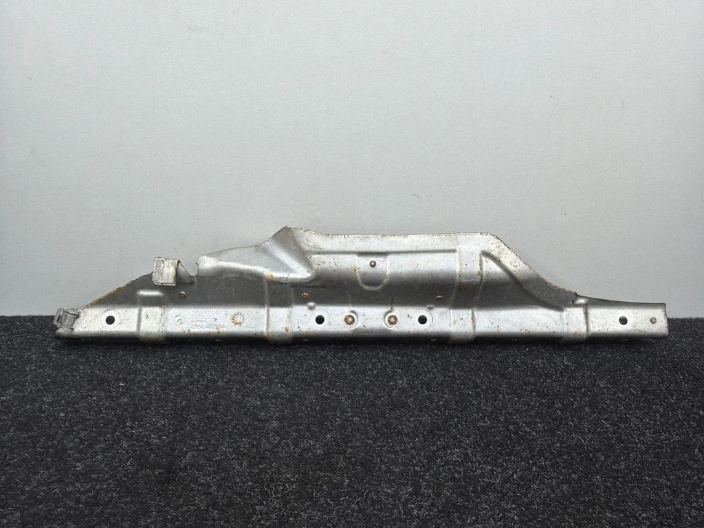 Exhaust heat shield 8602958