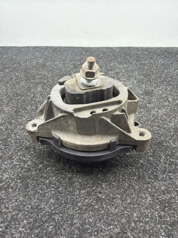 Engine mount bracket