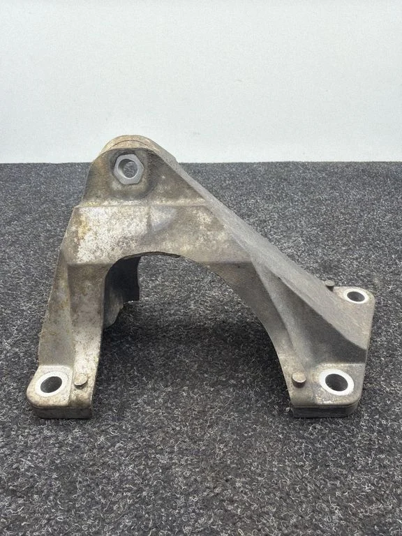 Engine mounting bracket 6788606