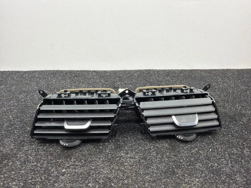 Dash center air vent grill – BMW 5 Series G30 G31 G38 (2016-)