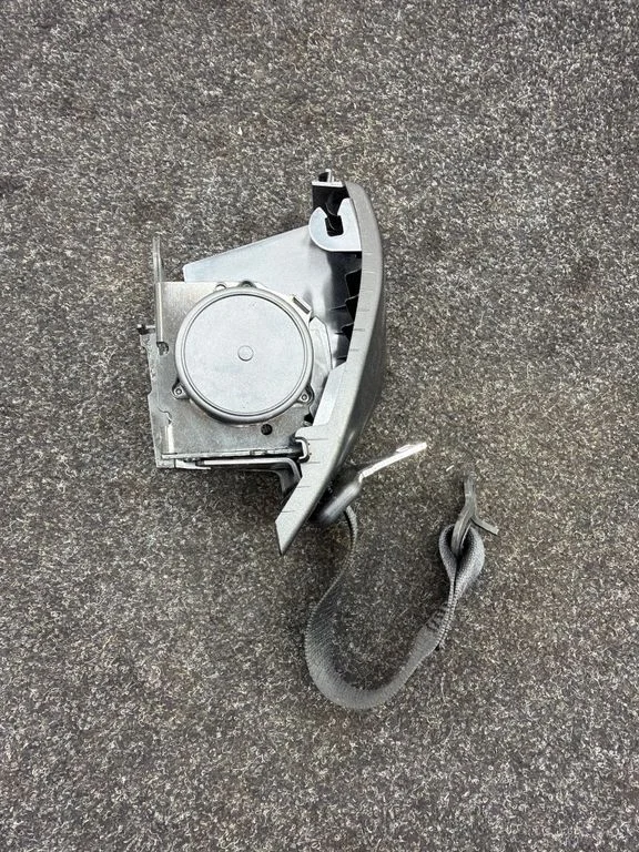 Rear seatbelt 619185100D