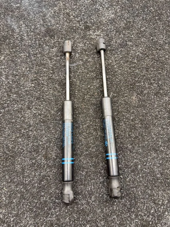 Motora pārsega amortizators 7239233
