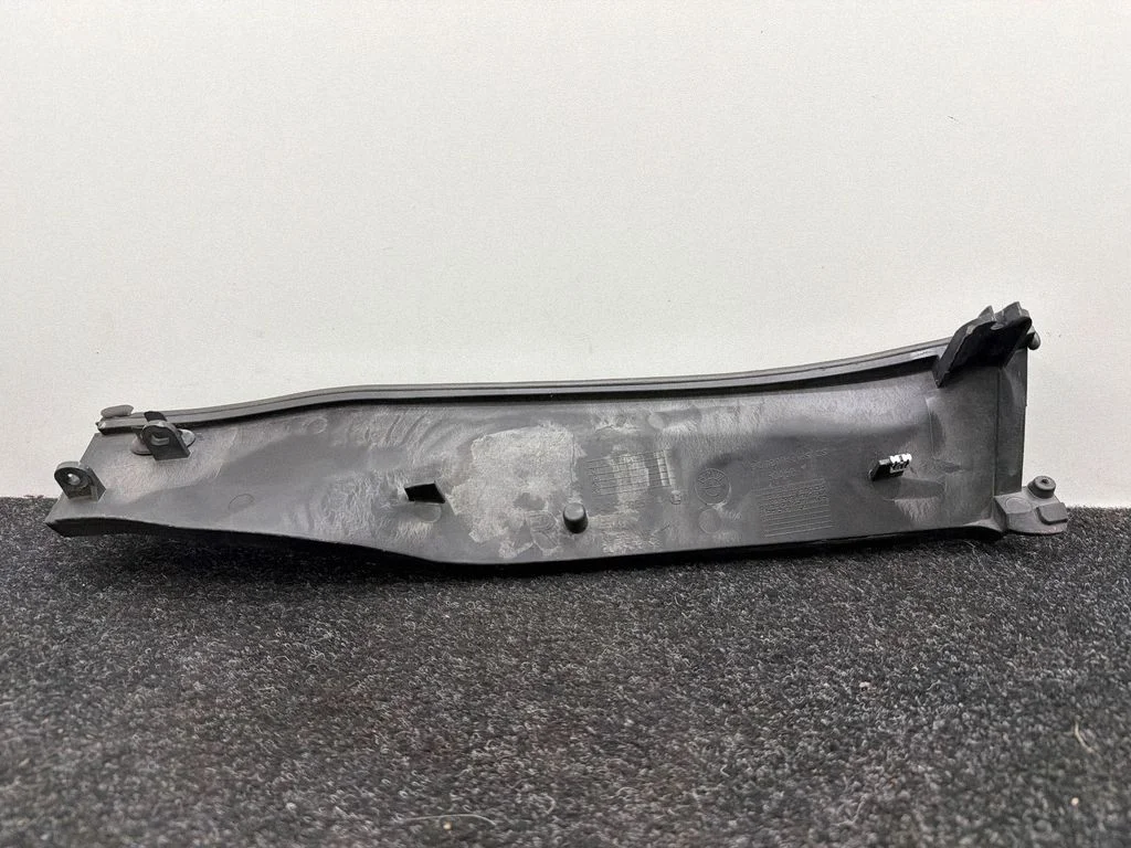 Kita variklio skyriaus detalė