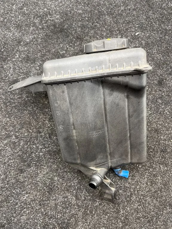 Coolant expansion tank/reservoir 7647283