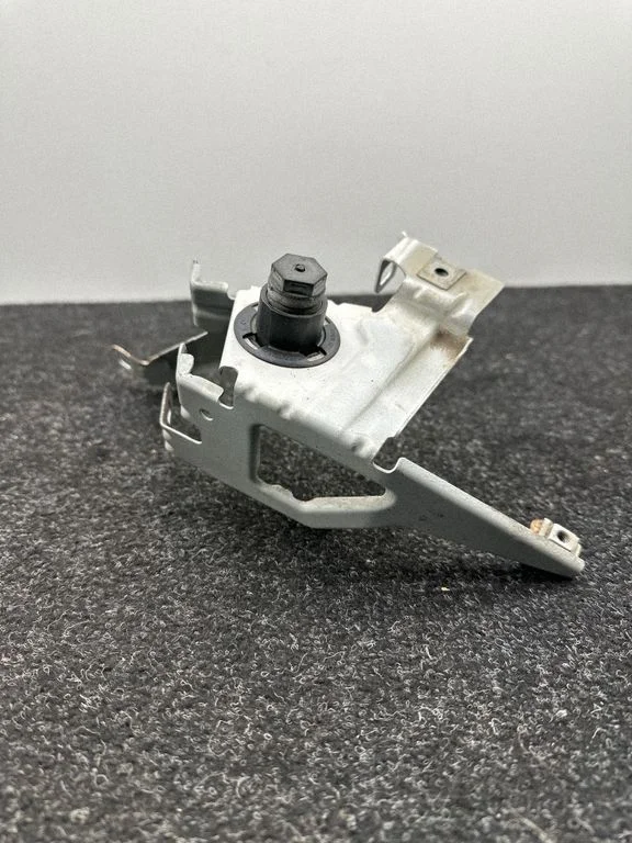 Fender mounting bracket – right