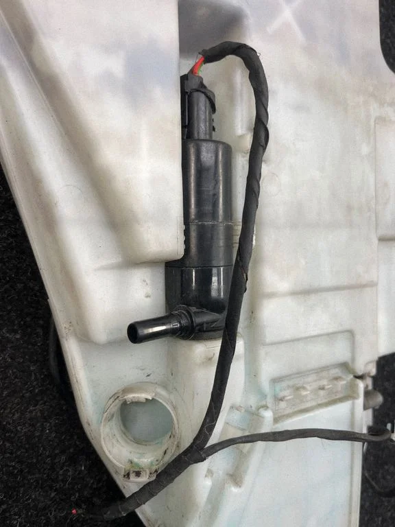 Windshield washer fluid reservoir/tank – BMW 6 Series F06 Gran coupe (2012-2018)