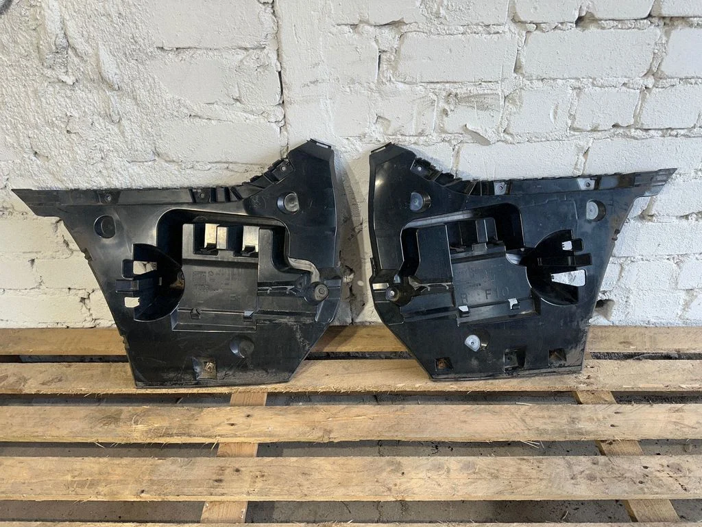 Rear bumper mounting bracket 7184768