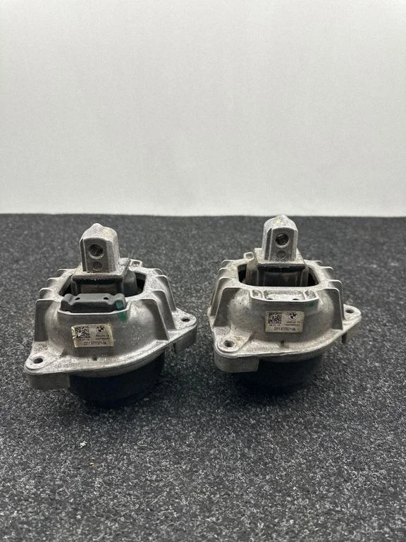 Engine mount bracket 68623513