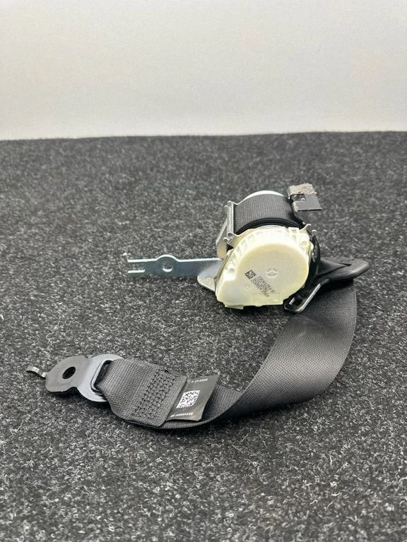 Rear seatbelt 33061254B