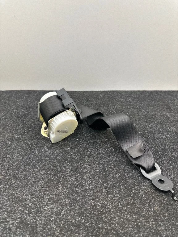 Middle seatbelt (rear) – BMW 5 Series F10 F11 (2009-2016)