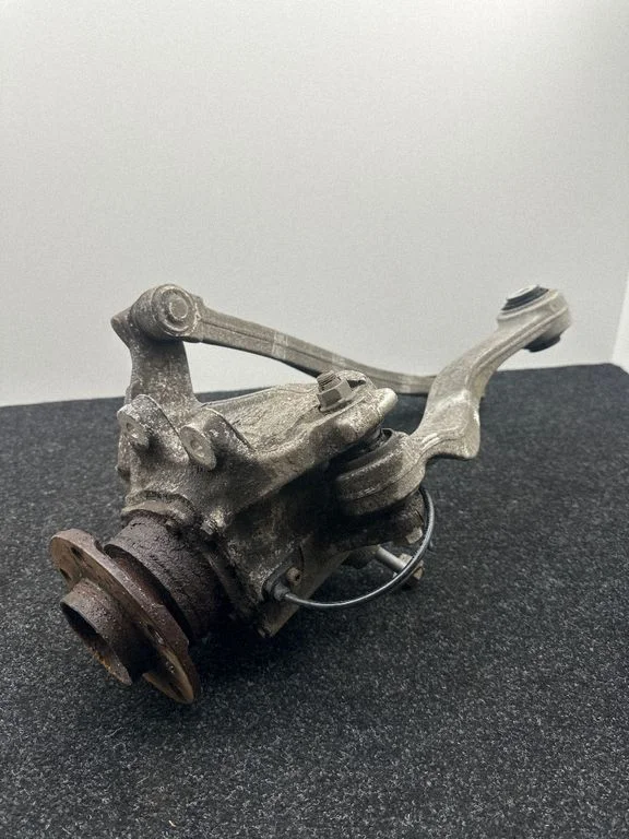 Rear wheel hub 6852894