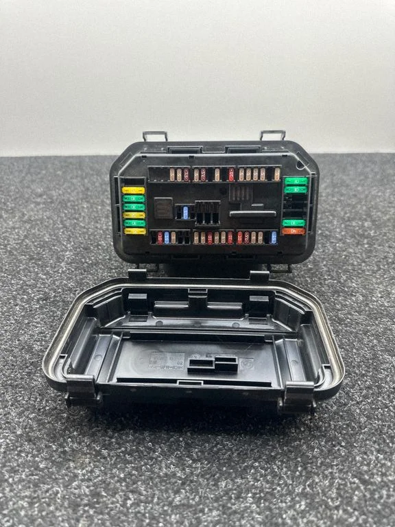 Drošinātāju kārba (komplekts) 9224872