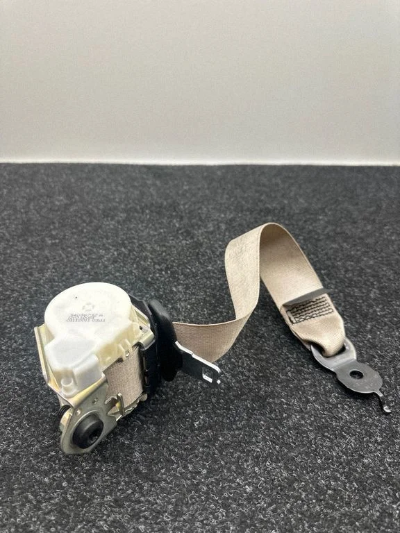 Middle seatbelt (rear) – BMW 5 Series F10 F11 (2009-2016)