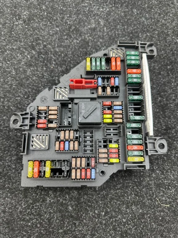 Drošinātāju bloks – BMW 5. sērija F10 F11 (2009-2016)