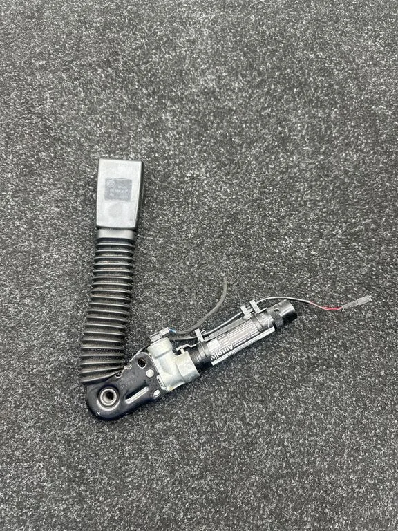 Front seatbelt – BMW 5 Series F10 F11 (2009-2016)