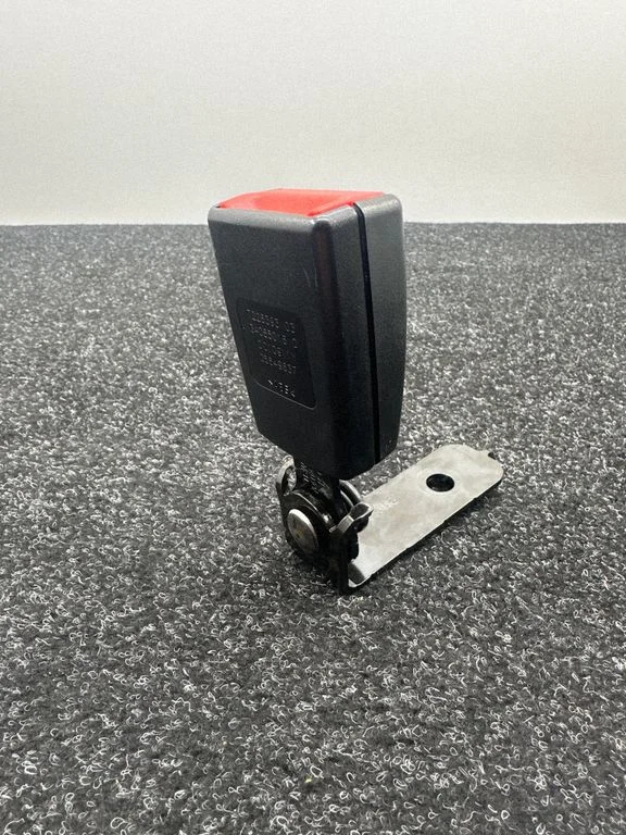 Rear seatbelt buckle 7226393