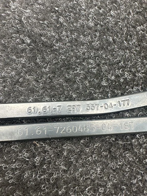 Priekšējā stikla tīrītājs 7297557