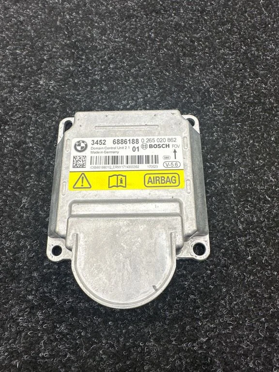 Drošības spilvenu vadības bloks 6886188