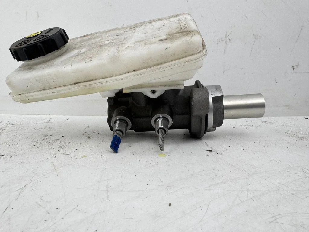 Master brake cylinder 860332