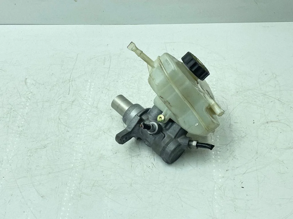 Master brake cylinder A2054300002
